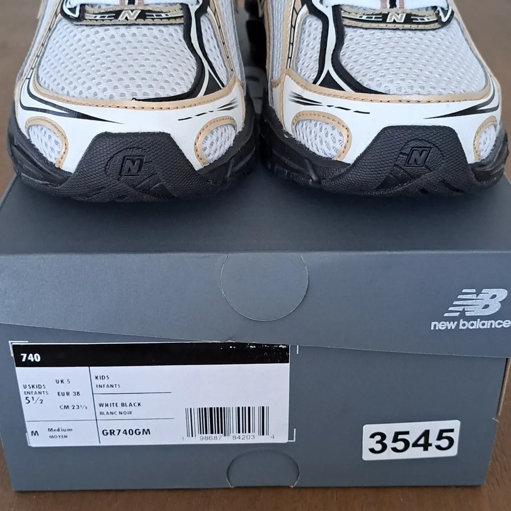 New Balance Kids' 740 Sneakers - Color: White/Gold/Black - Size: Kids 5.5 - Picture 4 of 9